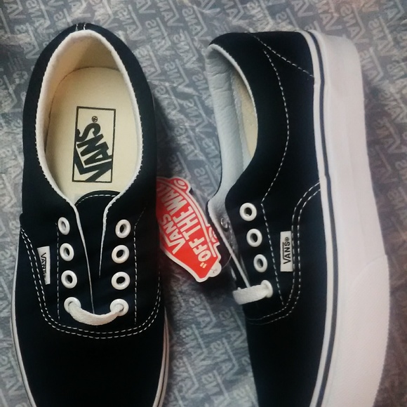 Vans shoes - woman size 6 - black canvas - new - Picture 2 of 3
